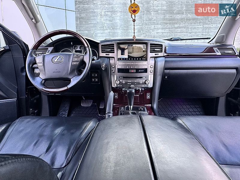 Внедорожник / Кроссовер Lexus LX 2011 в Черновцах