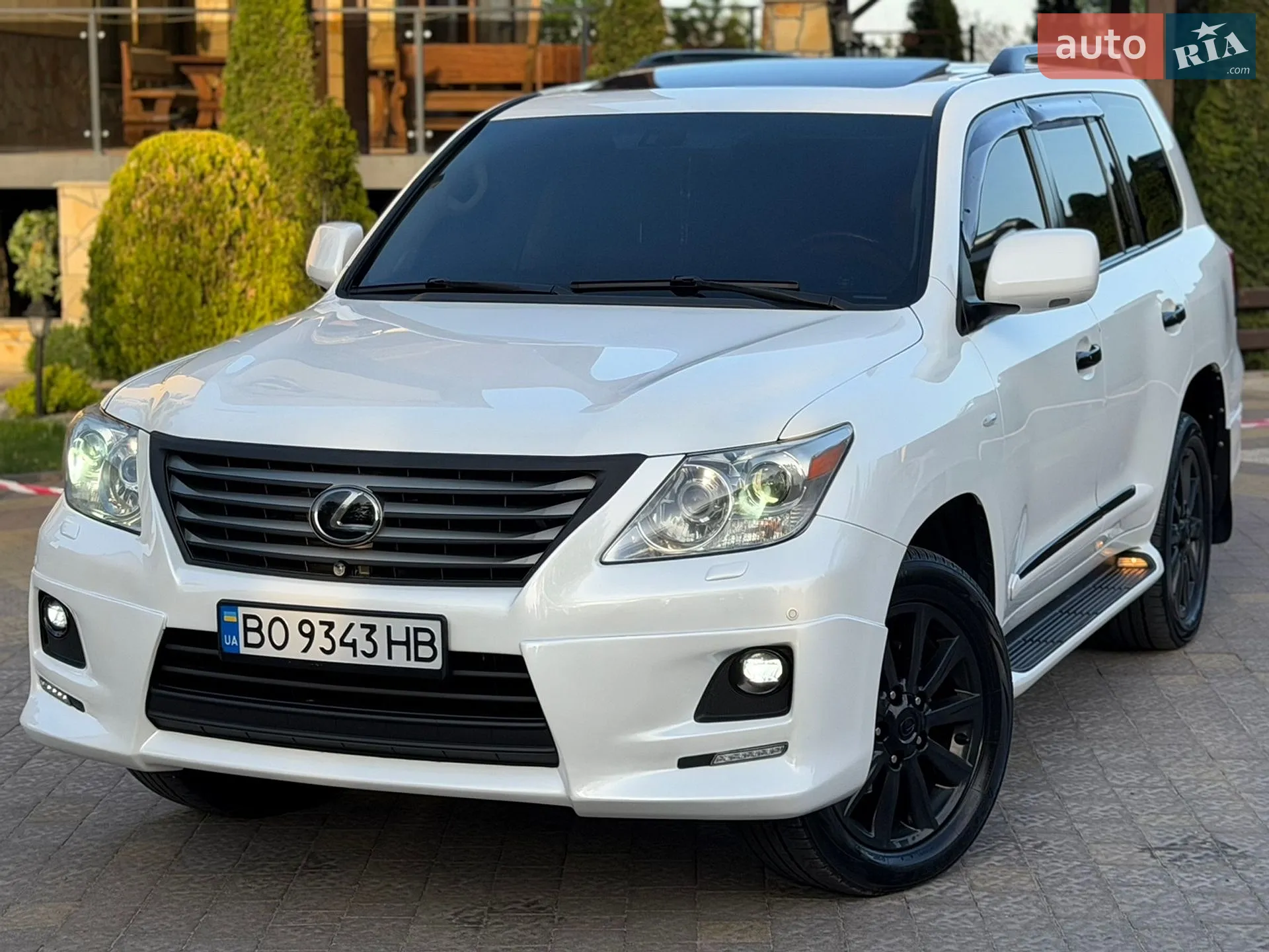 2011 Lexus LX - фото 1