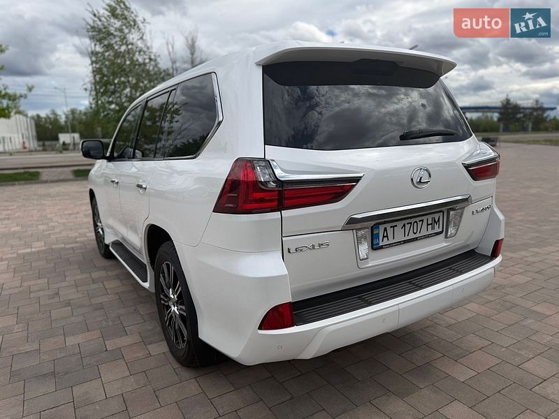 Позашляховик / Кросовер Lexus LX 2016 в Івано-Франківську