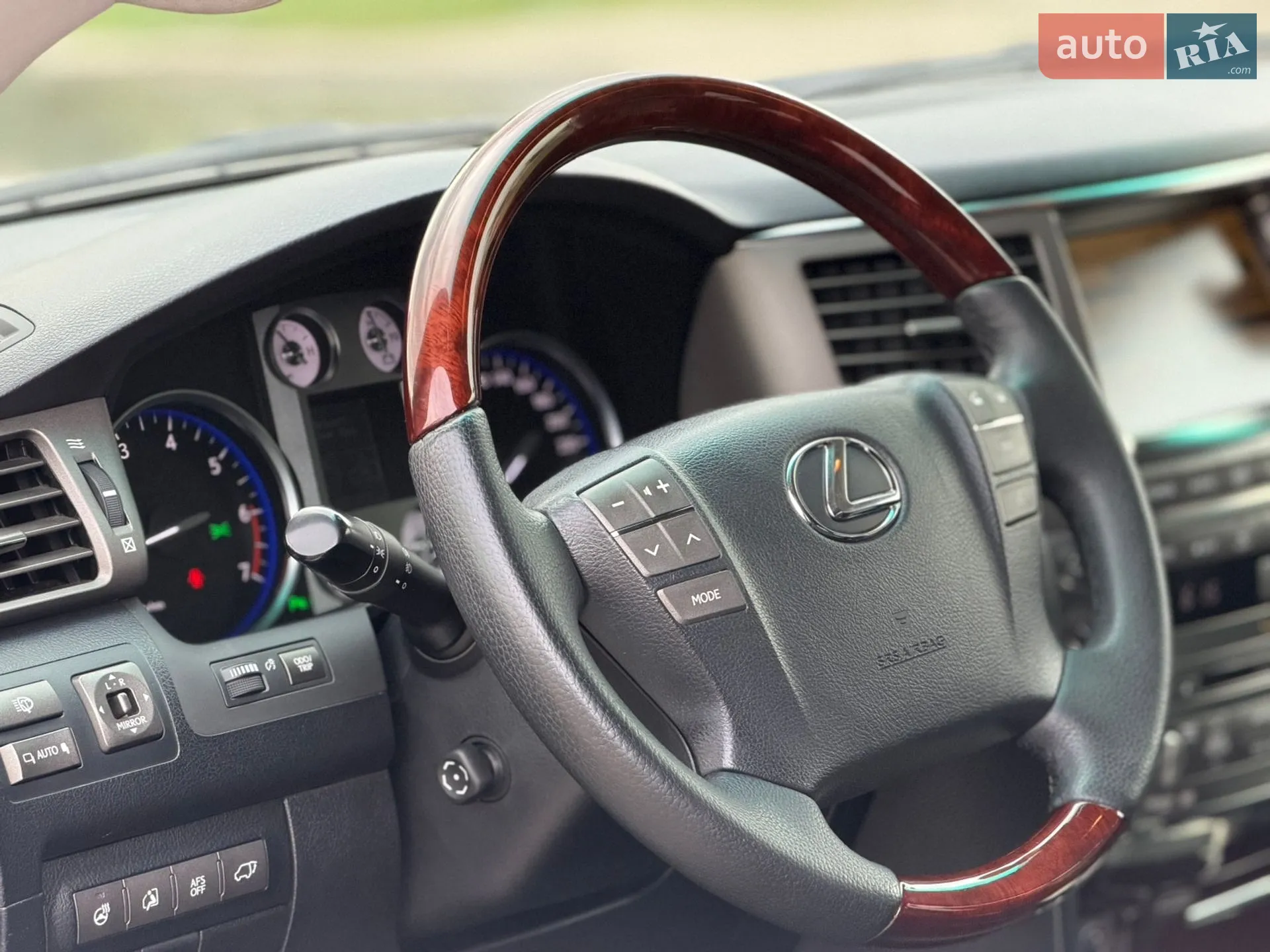 2011 Lexus LX - мініатюра 9