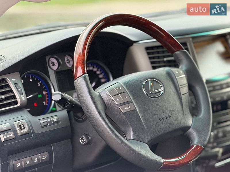 Позашляховик / Кросовер Lexus LX 2011 в Миргороді
