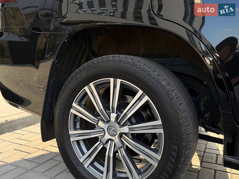 Позашляховик / Кросовер Lexus LX 2017 в Дніпрі