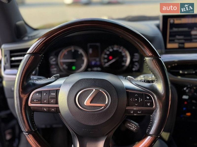 Позашляховик / Кросовер Lexus LX 2017 в Дніпрі