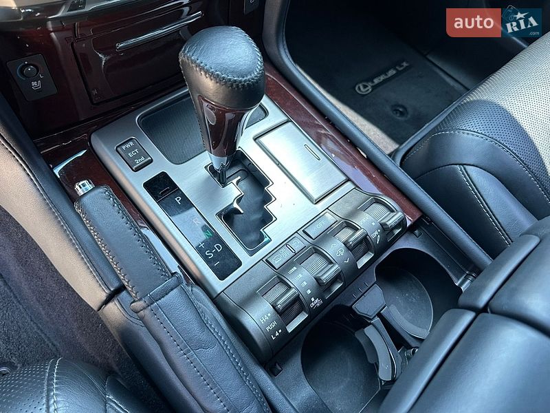 Внедорожник / Кроссовер Lexus LX 2015 в Киеве