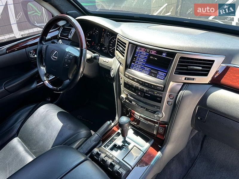 Внедорожник / Кроссовер Lexus LX 2015 в Киеве