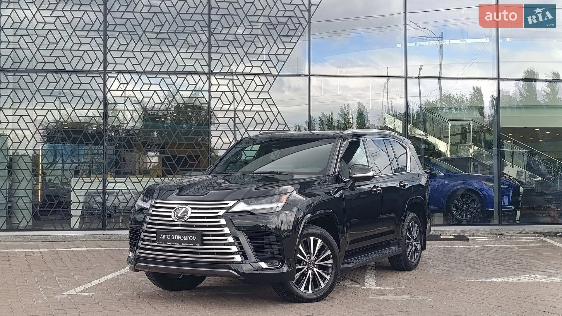 2025 Lexus LX - фото 1