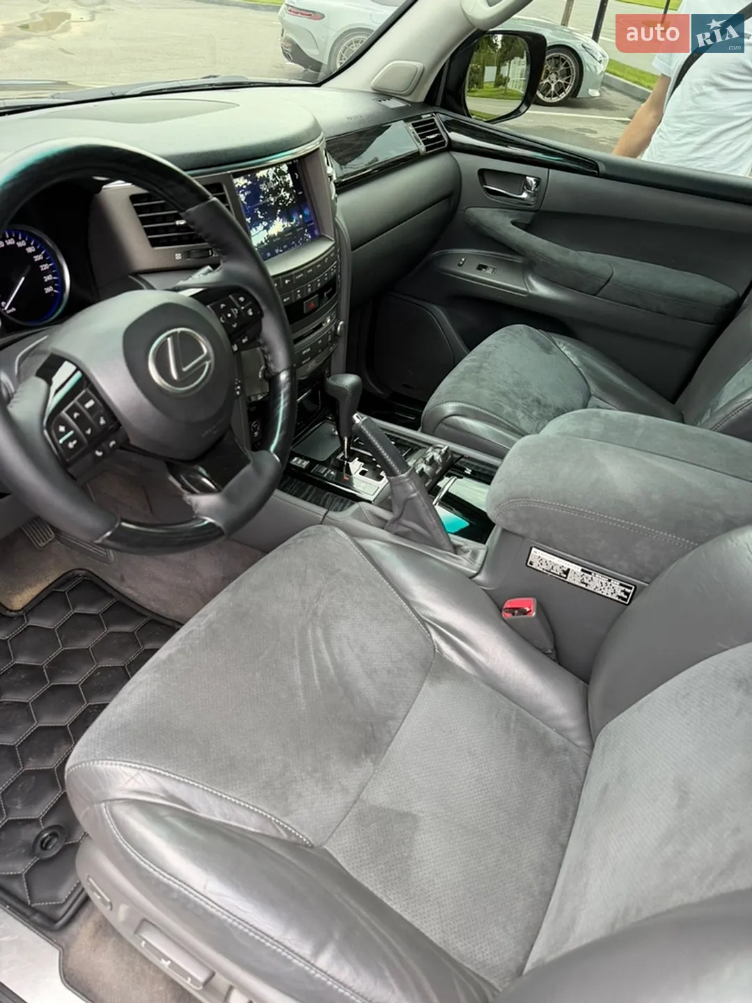 2010 Lexus LX - мініатюра 11