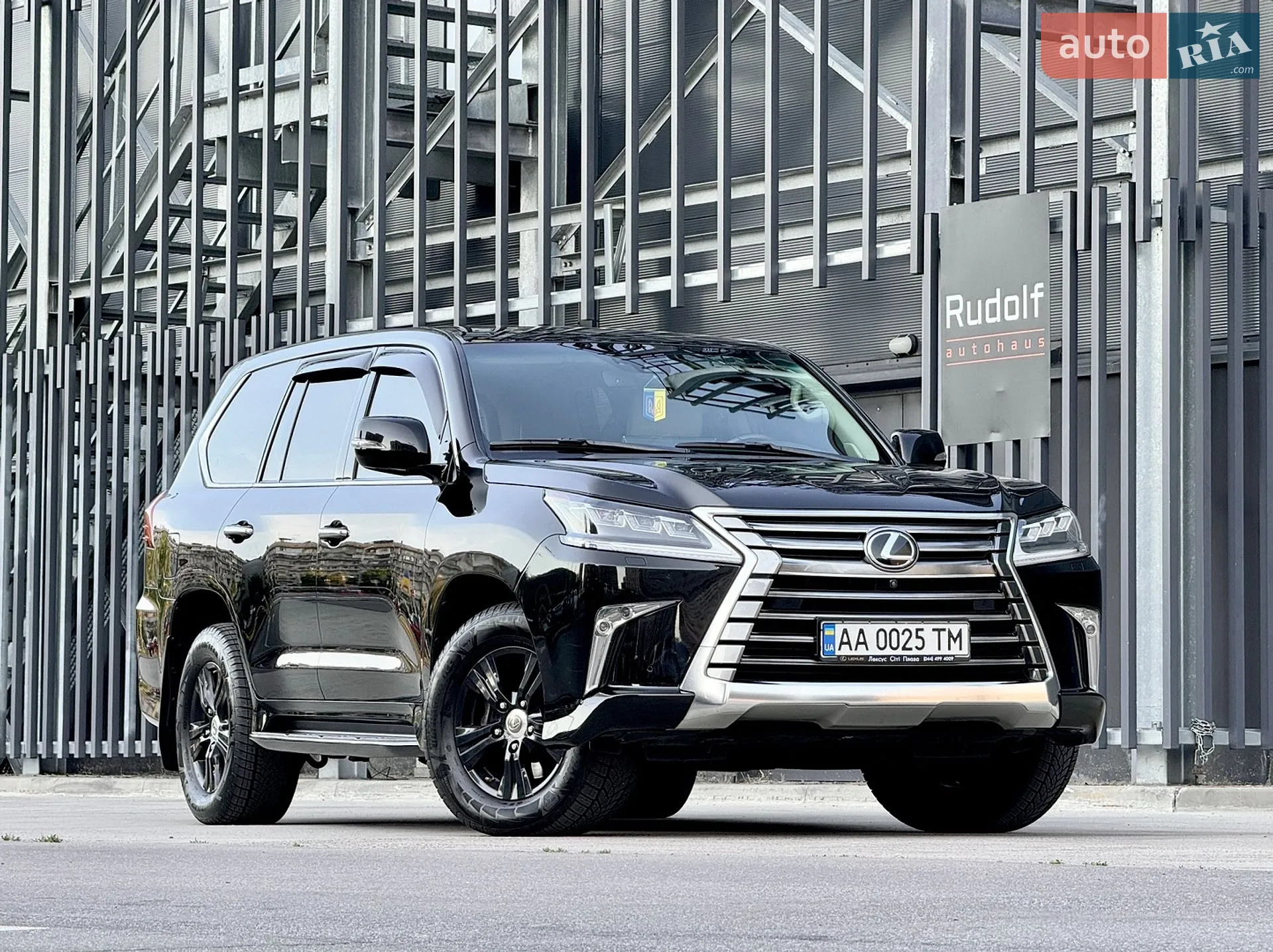2017 Lexus LX - фото 1