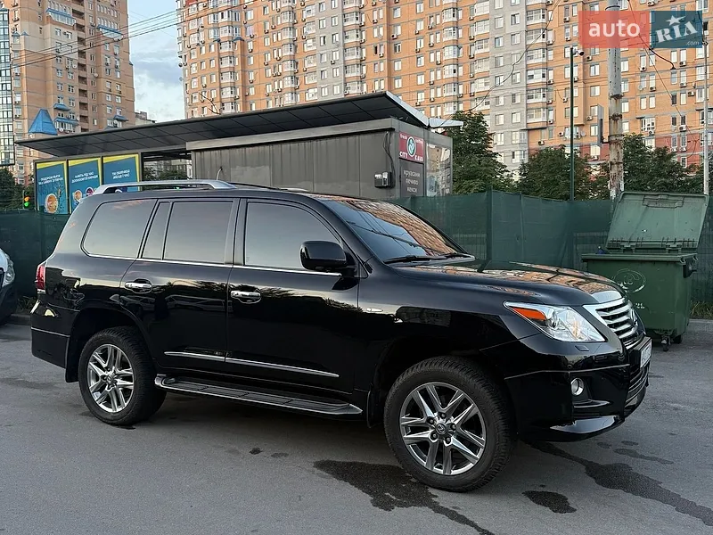 Lexus LX