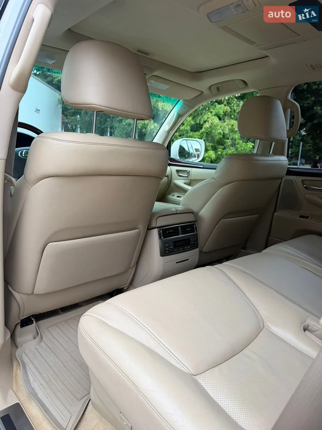 2011 Lexus LX - мініатюра 2