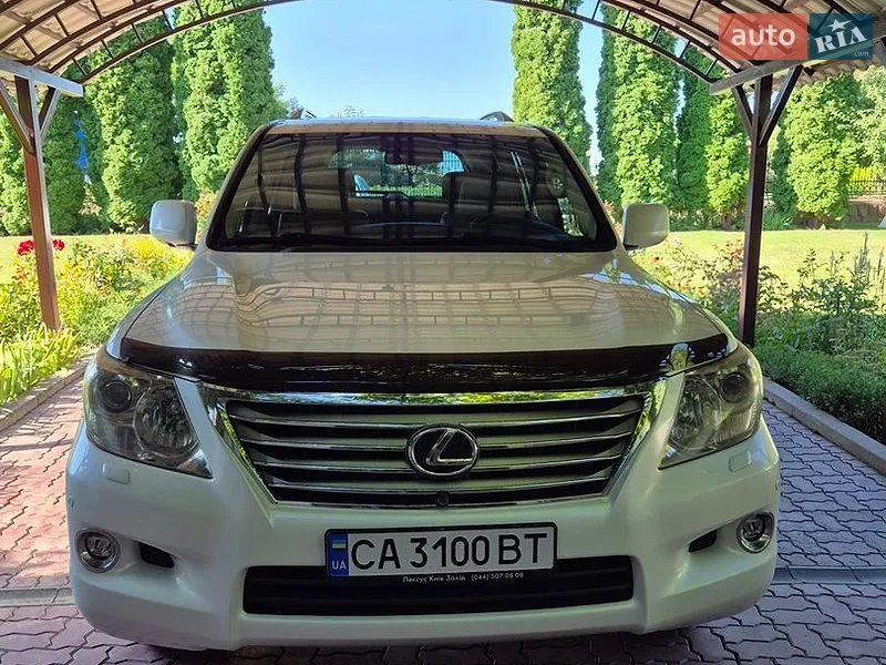 Lexus LX