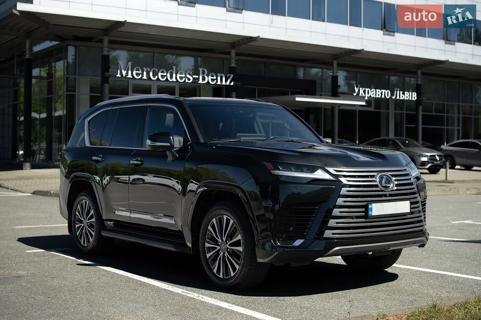 2023 Lexus LX - фото 1