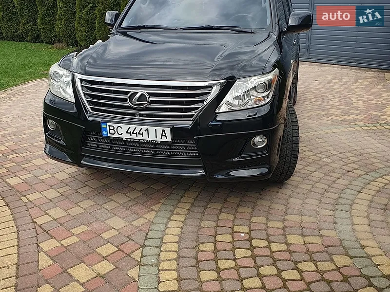 Lexus LX