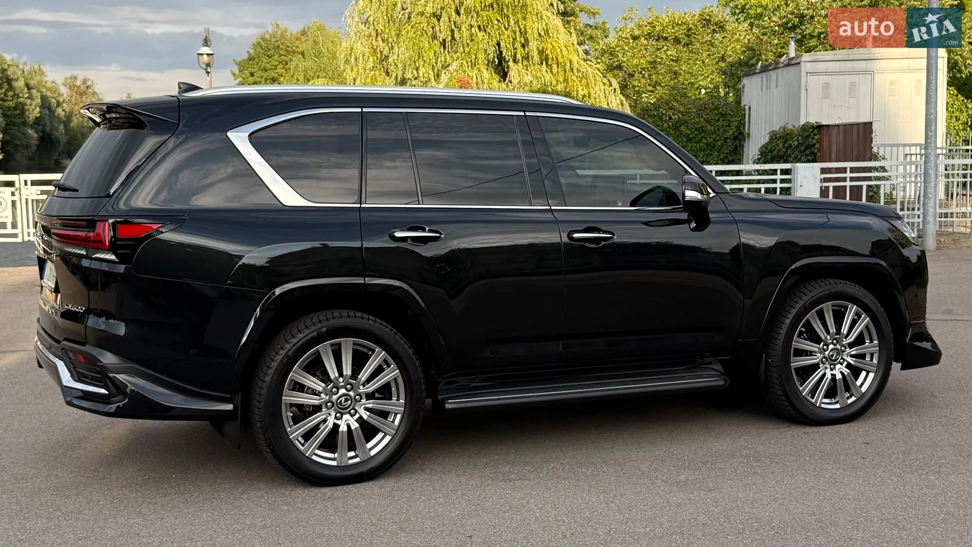 2023 Lexus LX - мініатюра 16
