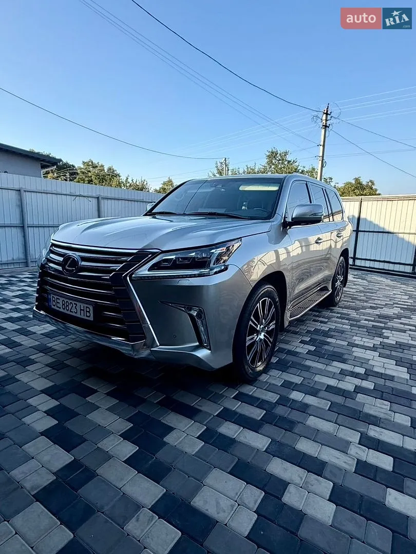 2017 Lexus LX - фото 1