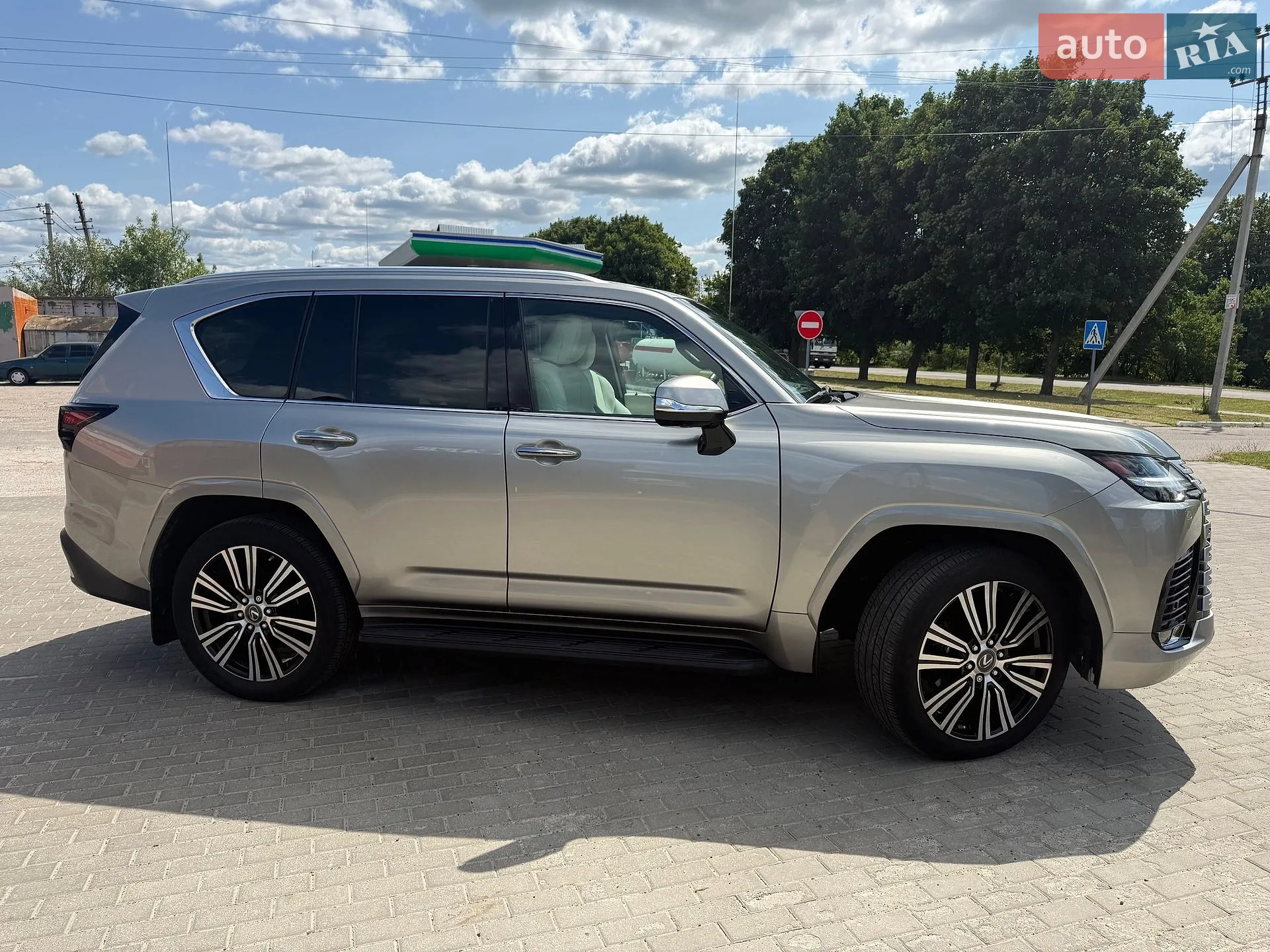 2022 Lexus LX - мініатюра 2
