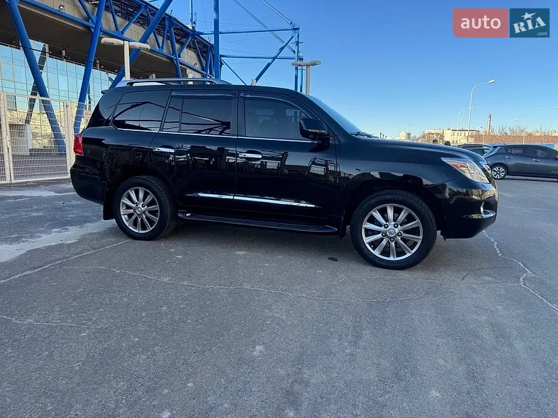 Lexus LX 2011