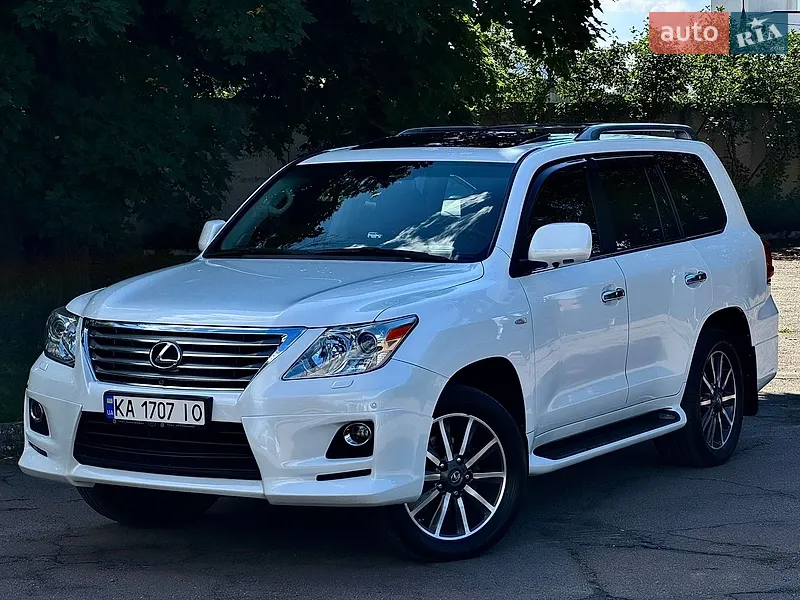 Lexus LX