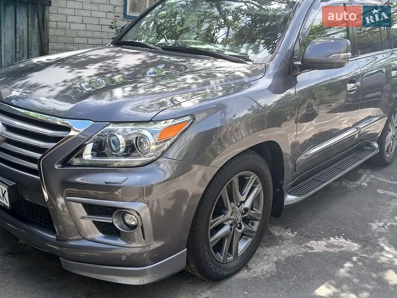 Lexus LX