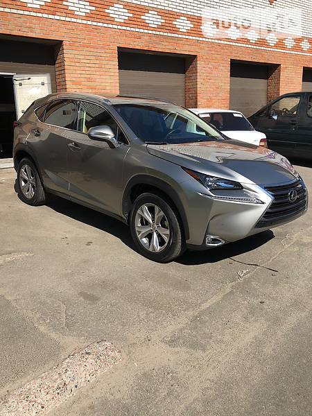 Lexus NX 2017 року