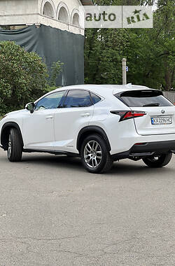 Позашляховик / Кросовер Lexus NX 2015 в Києві