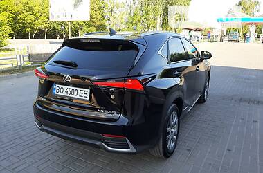 Хэтчбек Lexus NX 2018 в Тернополе