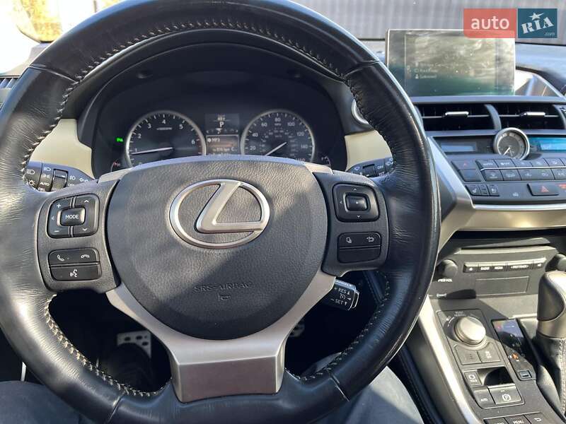 Позашляховик / Кросовер Lexus NX 2015 в Чернівцях