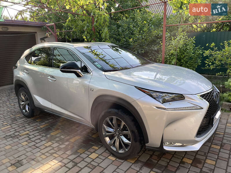 Позашляховик / Кросовер Lexus NX 2014 в 