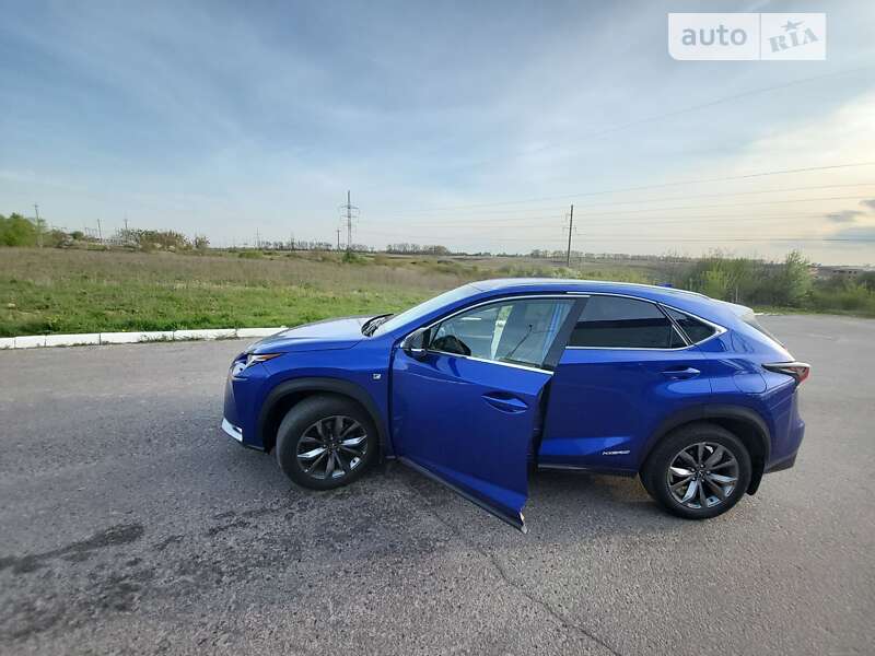 Позашляховик / Кросовер Lexus NX 2016 в Рівному