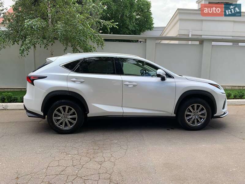 Внедорожник / Кроссовер Lexus NX 2017 в Одессе
