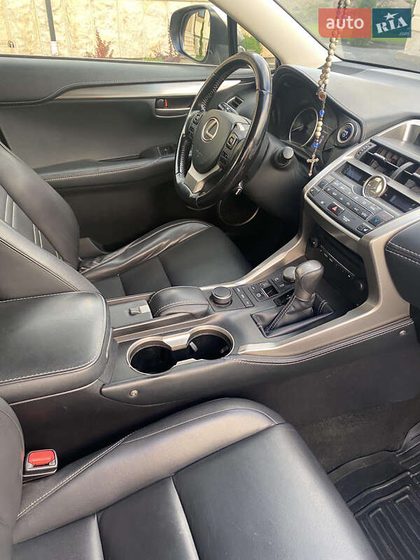 Внедорожник / Кроссовер Lexus NX 2015 в Сокале