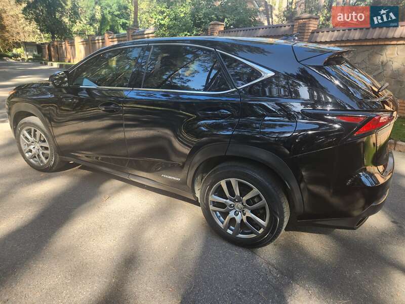 Позашляховик / Кросовер Lexus NX 2015 в Чернігові