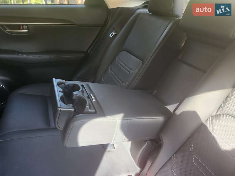 Позашляховик / Кросовер Lexus NX 2015 в Чернігові