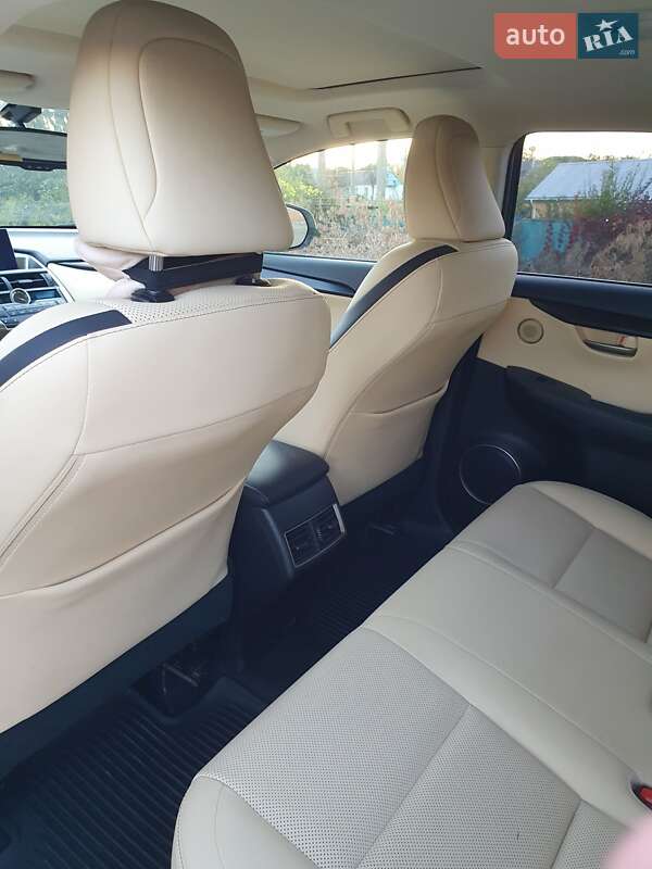 Позашляховик / Кросовер Lexus NX 2016 в Вишгороді