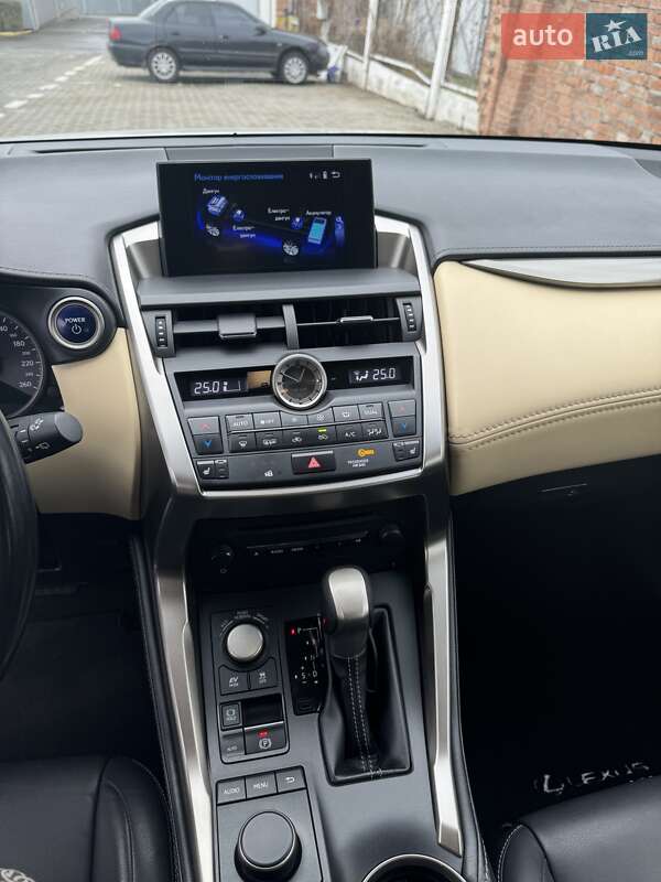 Внедорожник / Кроссовер Lexus NX 2016 в Черновцах