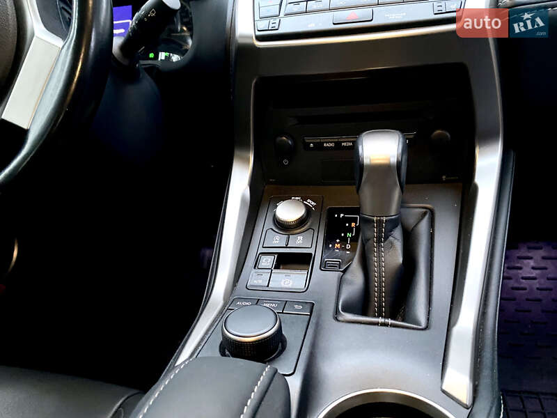 Внедорожник / Кроссовер Lexus NX 2015 в Киеве