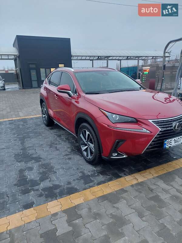 Lexus NX 2021