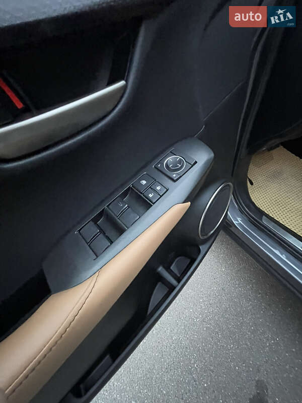 Позашляховик / Кросовер Lexus NX 2017 в Києві