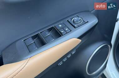 Позашляховик / Кросовер Lexus NX 2016 в 