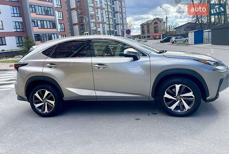 Позашляховик / Кросовер Lexus NX 2017 в Києві