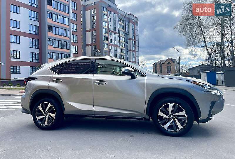 Позашляховик / Кросовер Lexus NX 2017 в Києві