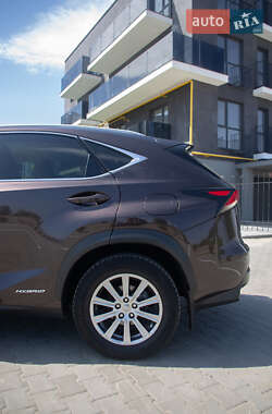 Позашляховик / Кросовер Lexus NX 2015 в 