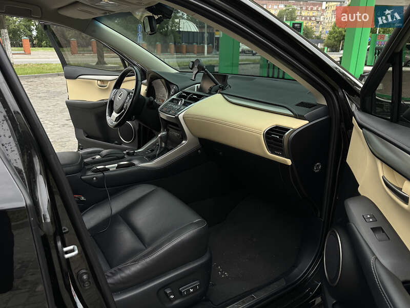 Внедорожник / Кроссовер Lexus NX 2015 в Запорожье