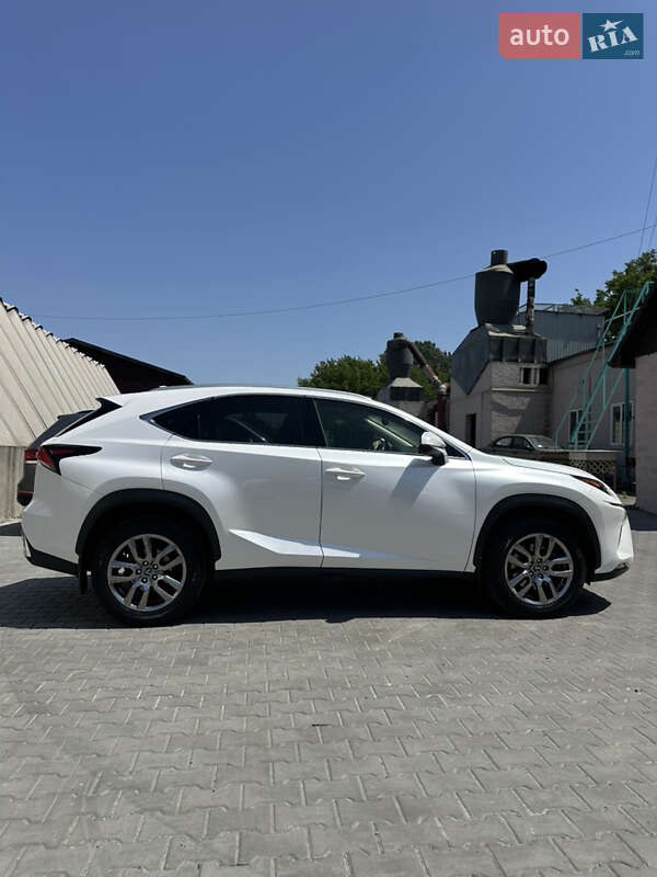 Позашляховик / Кросовер Lexus NX 2017 в Дніпрі
