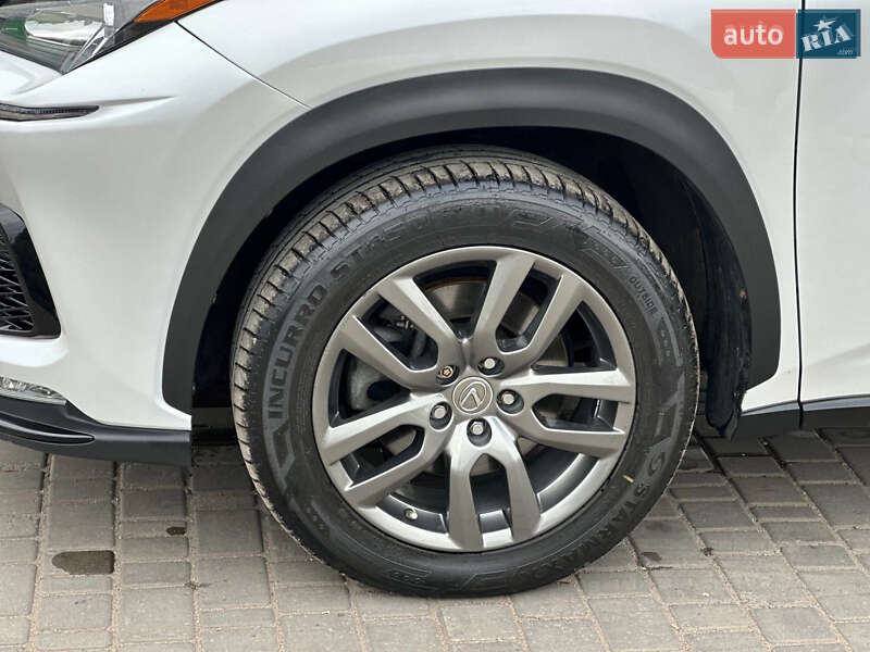 Внедорожник / Кроссовер Lexus NX 2015 в Одессе