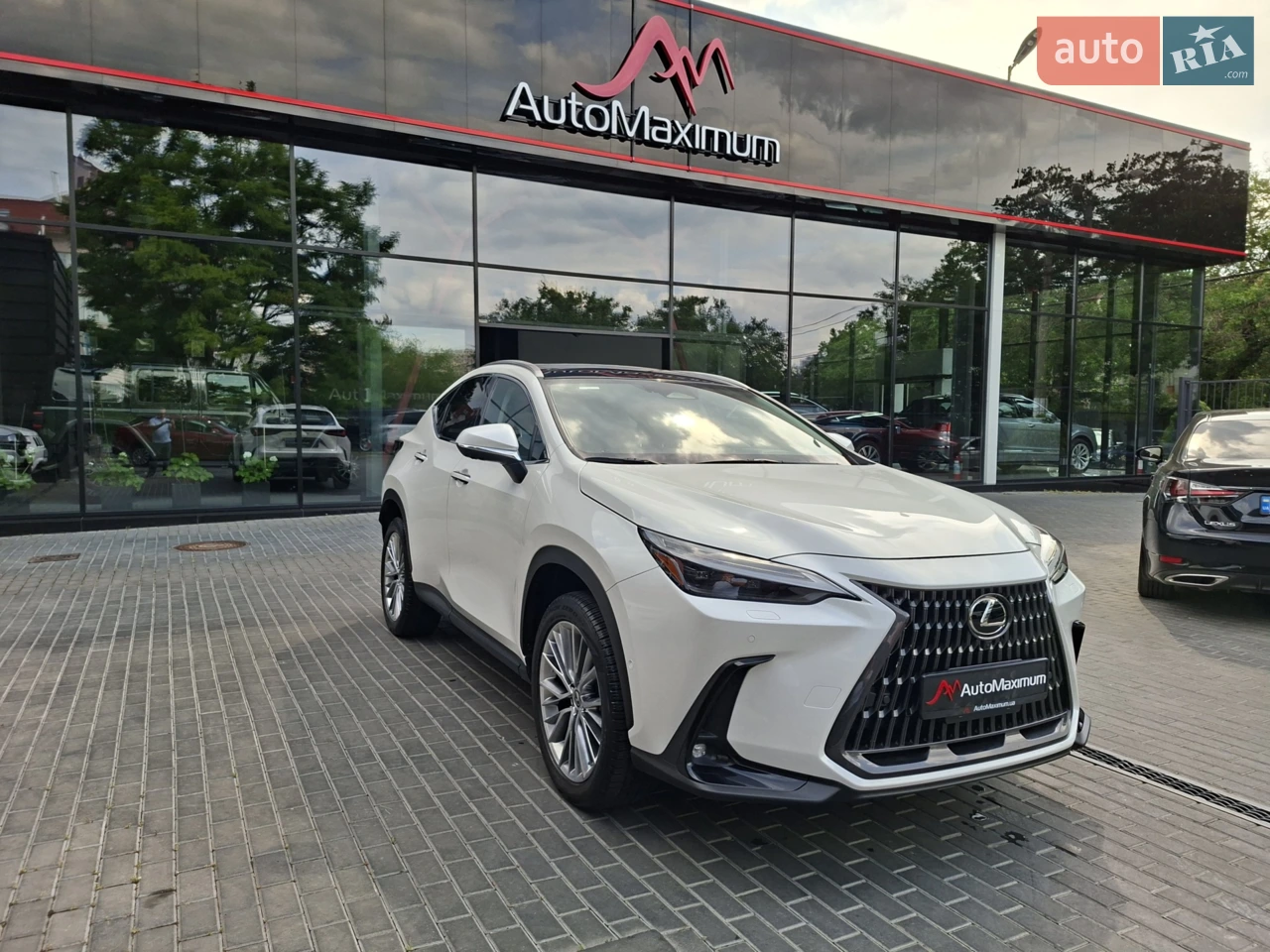 Lexus NX 350H AWD 2022 року
Дуже гарна комплектація і з невеликим пробігом.
Режими їзди
Парктроніки
Камера заднього виду
Люк
Пам'ять сидінь
Підігрів та вентиляція сидінь
Підігрів керма
Авто холдинг
CarPlay
Android Auto
Авто дальній
Мертві зони
Слідкування за смугою
