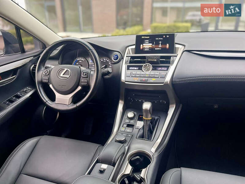 Внедорожник / Кроссовер Lexus NX 2017 в Ужгороде