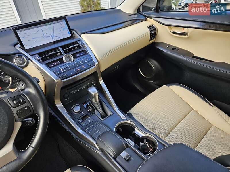 Позашляховик / Кросовер Lexus NX 2016 в Києві