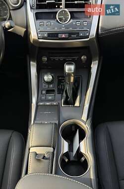 Внедорожник / Кроссовер Lexus NX 2018 в 