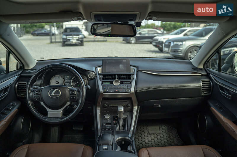 Внедорожник / Кроссовер Lexus NX 2015 в Черновцах